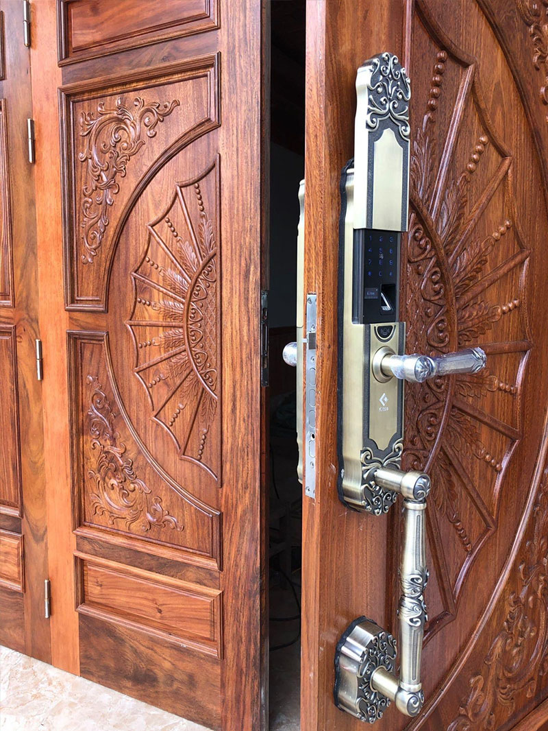 Hình ảnh thực tế lắp đặt khóa Kitos KT-C500 đồng xanh 2